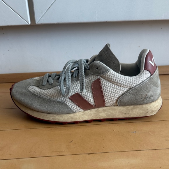 Veja White and Tan Sneakers with Red Accents - Picture 3 of 8